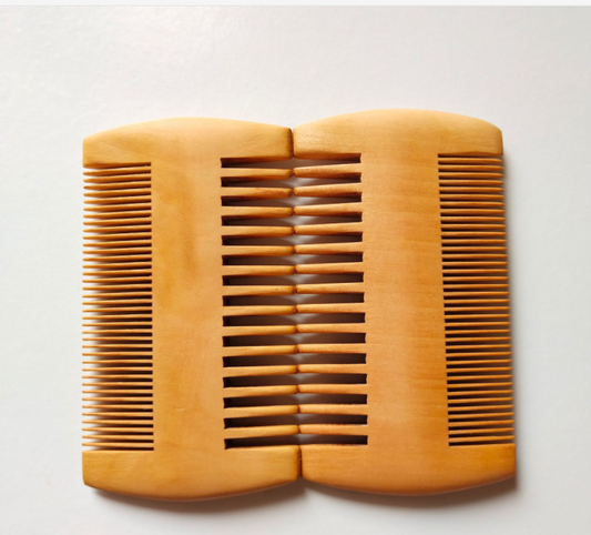 Retro comb made of peach and beech